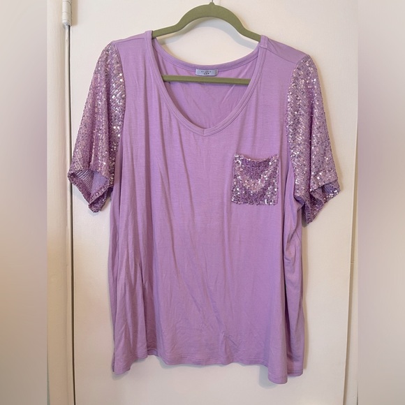 Lilac sequined t shirt with pocket 1X - Picture 1 of 3